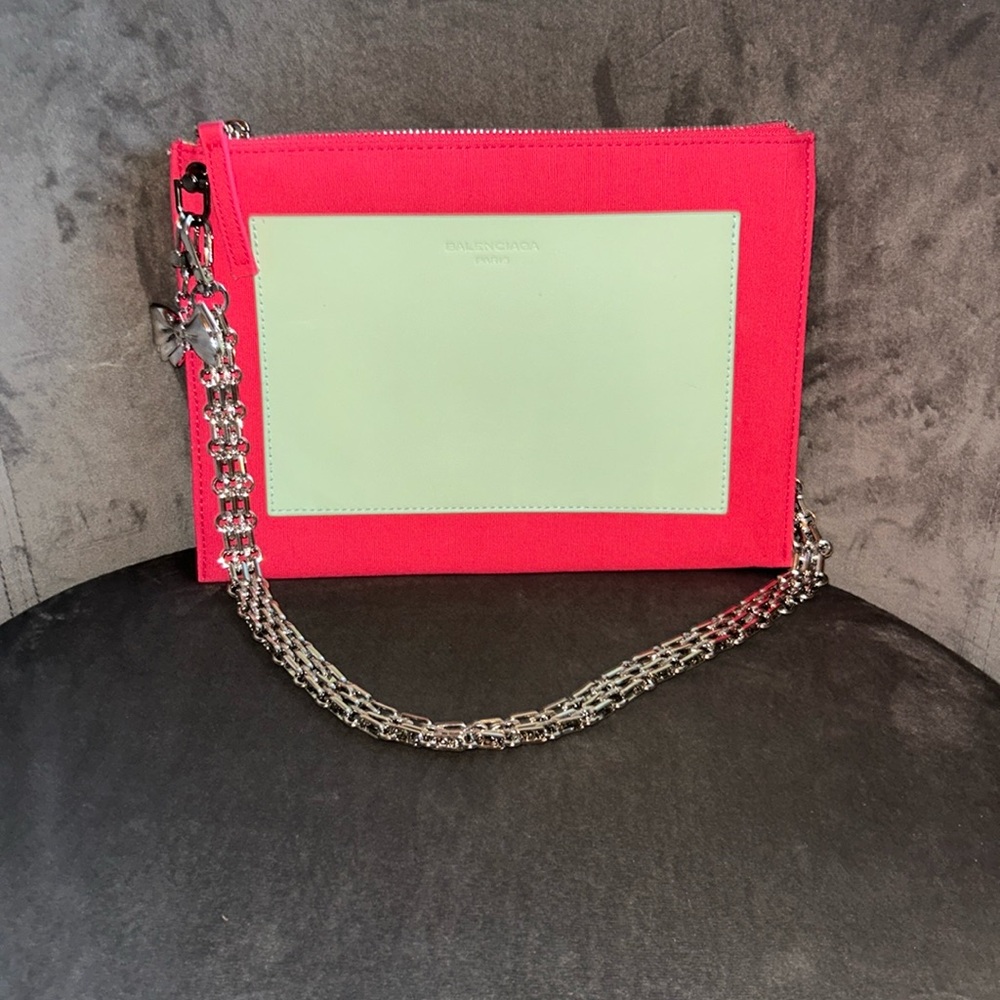 064 NWOT Balenciaga Two-Tone Chain Shoulder  Beauty Bag